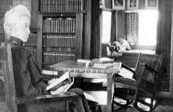 In the year 1896 journalist and publisher Ellen Br In the year 1896 journalist and publisher Ellen Browning Scripps settled in La Jolla, where she lived for the last 35 years of her life. She commande